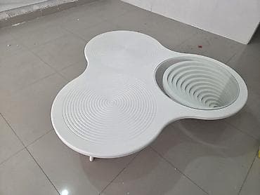 divarda kitab refi: Müasir dizaynlı qəhvə masası - Forma: Üç moduldan ibarət üzvi — 2