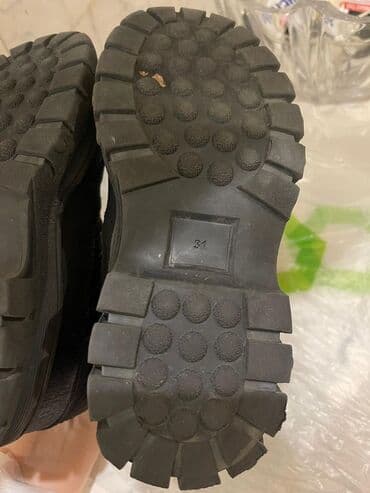 высокая детская обувь: Uşaq qış ayaqqabısı – qara rəngdə, yüksək boğazlı model. 33 razmer - — 7