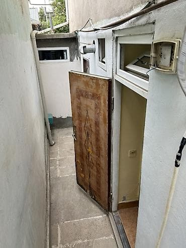 Гаражи: Ev babək prospekti keşlə qesebesinde yerlesir. Dədəmin avtoservisinin — 7