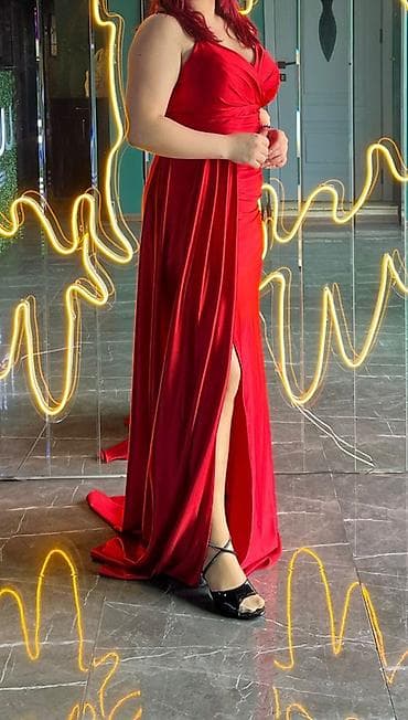 Qırmızı ziyafət/gecə geyimi - Model: Uzun, axıcı kəsim, döşəmə