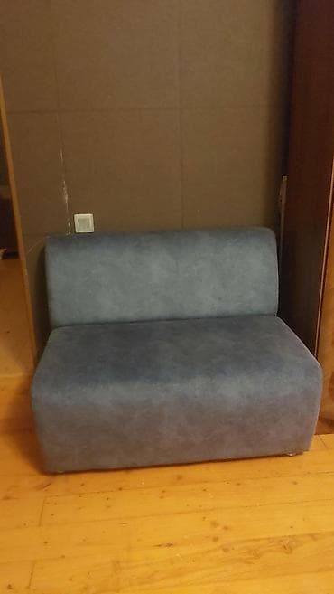 İki nəfərlik kompakt divan - Rəng: boz-göy - Minimalist, armrestsiz