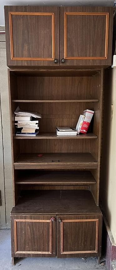 șkaf: Kitab skafı satılır. Qiymət-25 man — 2