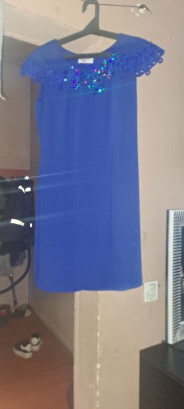 böyük bədən donlar: Mavi rəngli qısa ziyafət donu - Dizayn: Klassik A-kəsim, düz siluet - — 2