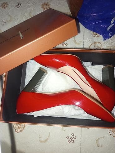 Basanoşka və səndəllər: Charles&Keith, Ölçü: 38, rəng - Qırmızı, Yeni — 2