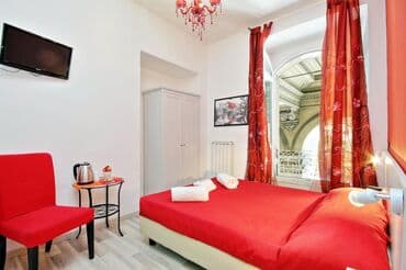 qiz otaqlari: Hotel bir gun bir nefer 10 azn bakida yerlesir otelimiz — 1