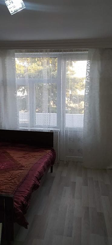 Hövsanda yerləşən binanın 4-ci mərtəbəsində 1 otaqlı mənzil kirayə — 4