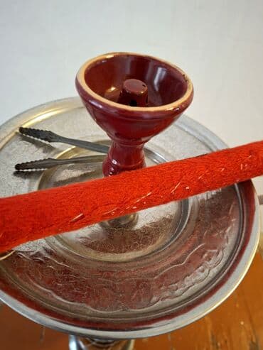 Toy paltarları və aksesuarları: Yaxsı vəziyyətdə qəlyan satılır. - Kasası: keramik, bordo rəngdə - — 2