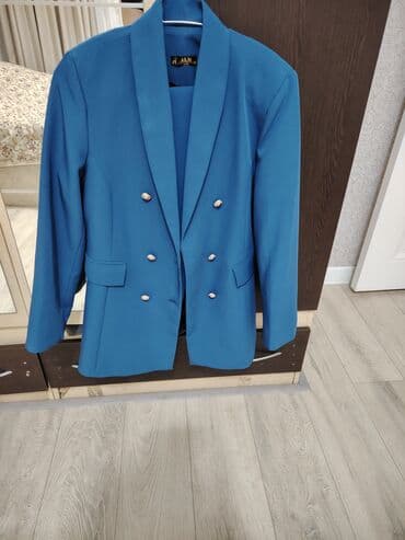 Qadın kostyumu – göy rəngdə, iki hissəli. Cemi 1 ce defe geyinilib