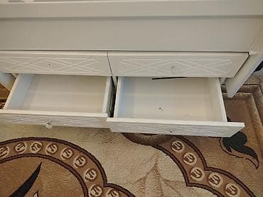 Beşiklər: Oğlan və qız üçün, İşlənmiş, Dördbucaq, Beşik, Dəstsiz, Matrassız, Yellənmə mexanizmsiz — 4