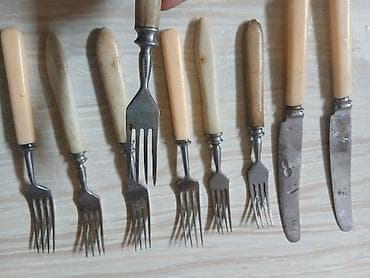 qedim samovar: Antik süfrə dəsti – çəngəl və bıçaqlar - Tərkib: 8 ədəd çəngəl, 2 — 2