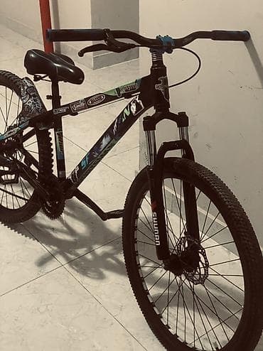 Dağ velosipedi – 26" təkərlər, amortizatorlu ön çəngəl, disk əyləclər