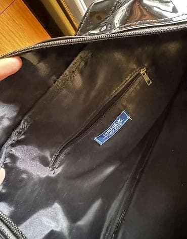 İdman çantaları: Adidas Originals Trefoil əl çantası - Rəng: qara, parlaq vinil səth - — 2