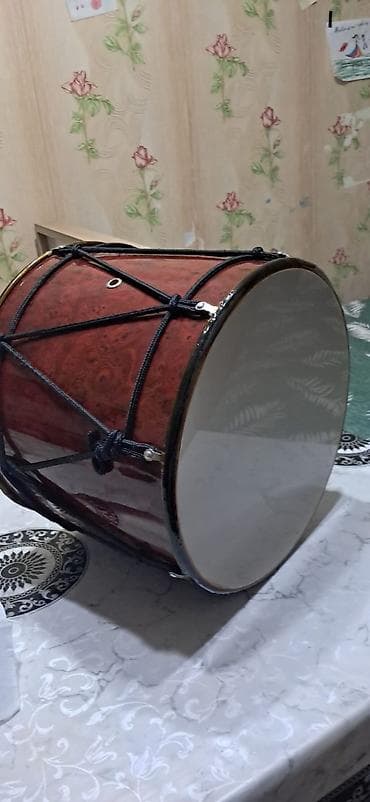 davullar: Qaval dəsti – böyük ölçülü davul (nağara) - Korpus: qırmızı-qəhvəyi — 2
