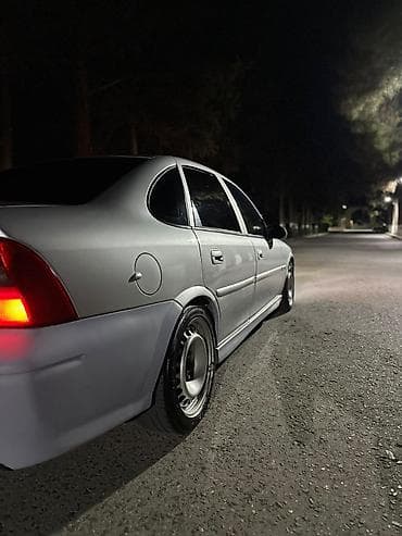 diffuser satisi: Opel Vectra: 1.8 l | 1999 il 320000 km Sedan — 4