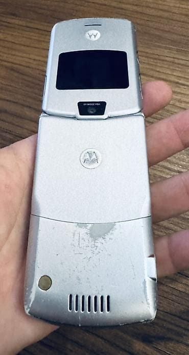 philips xenium 9@9d: Motorola rəng - Gümüşü, Düyməli — 3