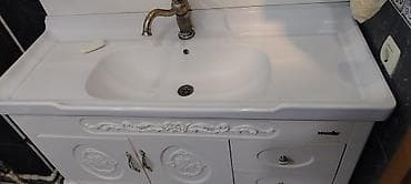 hamam tusu: Klassik dizaynlı hamam mebeli: güzgülü şkaf, geniş əlüzyuyan və alt — 2