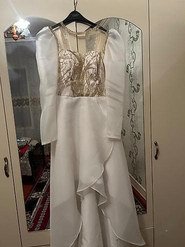 400azna alınıb 150 azna satılır 1 defe geyinilib tezeden hech bir