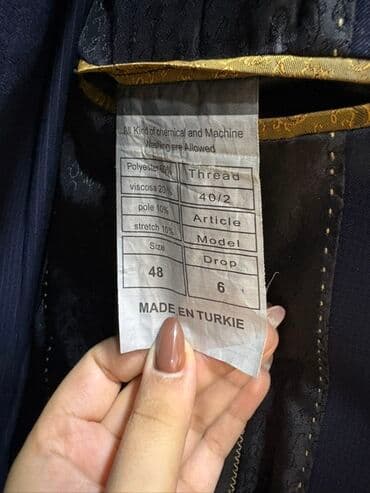 binə ticarət mərkəzi kişi geyimləri: Tək tək qiymət 50 azn, 3ü biryerdə 130azn. Təzə kostyumlardı (cəmi 1 — 4