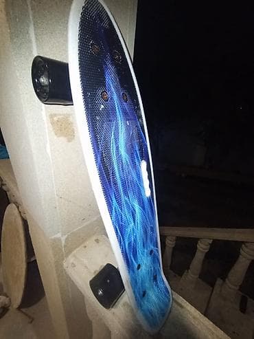 bas gitara: Plastik kruizer tipli skeytbord - Ölçü: təxminən 22–23 düymlik — 2
