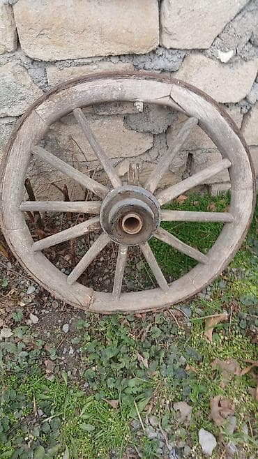 Taxta araba təkəri (klassik şalvarlı/şpilkali dizayn)4 ədəddir biri