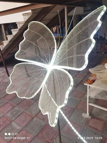 qebir ustu guller: 2 ədəddir LED kəpənək dizaynlı döşəmə lampası - Dekorativ kəpənək — 2