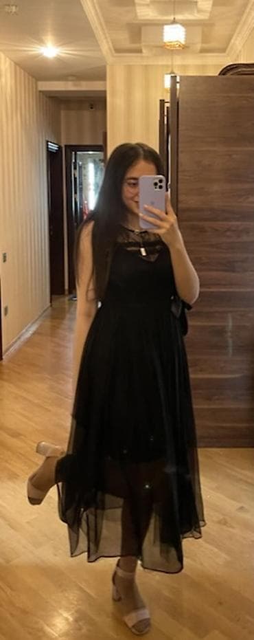 Qara ziyafət donu - Model: qolsuz, yuxarı hissəsi zərif krujeva (açıq