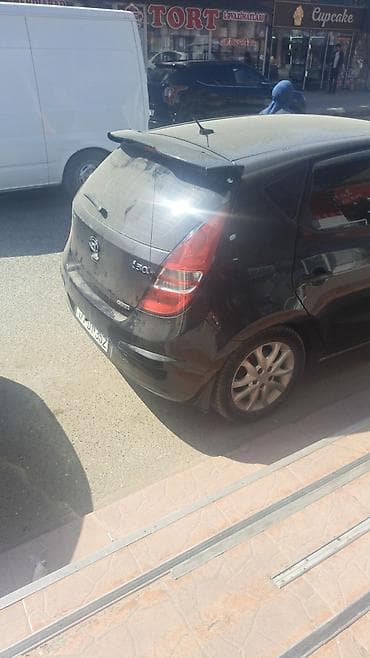 mercedes e 240: Hyundai i30 hatchback arxa spoiler satilir — 1