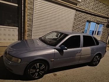 opel vectra b: Opel Vectra: 1.8 l | 1997 il Sedan — 10