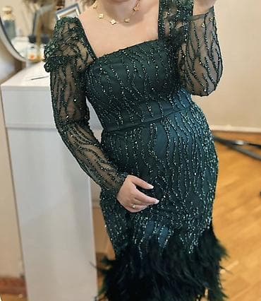 Zümrüd-yaşıl rəngdə şık ziyafət/libas. - Model: bədənə oturan