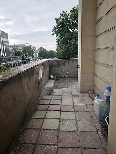Daşınmaz əmlak: 2 otaqlı mənzil – mərkəzi prospektdə, altında ticarət obyektləri olan — 9