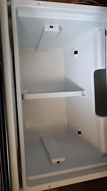 Hotpoint-Ariston Quadrio (E4D / 4D) seriyasına məxsus 4 qapılı (iki — 7