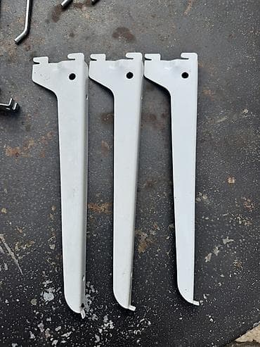 sehirli guzgu: Magaza baglanib vitrin ucun demirler satilir qiymetleri 50 qepiye — 1