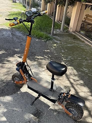 Elektrik skuter – off-road təkərlər və oturacaqla - Model üzərində — 2