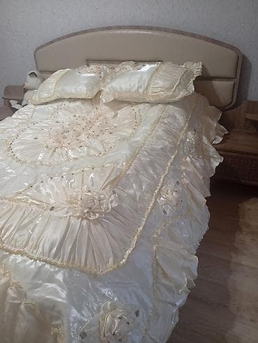 yataq destleri pakrival: Yataq üçün Qaşlı rəng - Bej Yataq örtüyü — 1