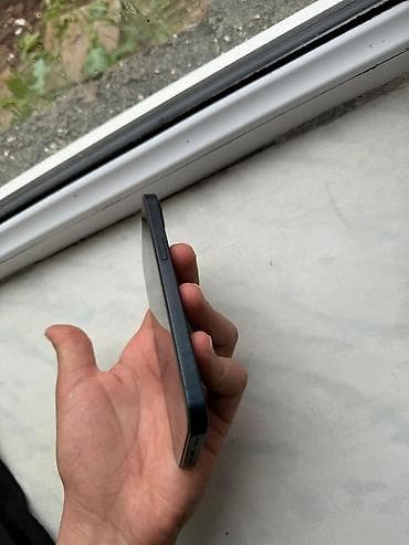 iphone 17 pro dubay: IPhone 13, Qara, Face ID — 6