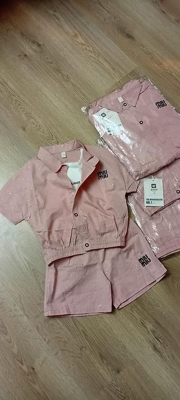 ucuz_serfeli_usaq_geyimleri instagram: Uşaq geyim dəstləri 1) Krem rəngli 2 hissəli dəst: - Qolsuz jilet — 10