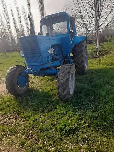 turbo az traktorlar: Mavi rəngdə kabinəli kənd təsərrüfatı traktoru. Xüsusiyyətlər: - — 9