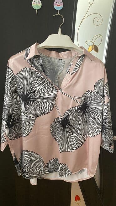 papaqlı tolstovkalar: Çəhrayi ve mavi don 5azn Bənövşəyi don 15azn Mavi sviter və bənövşəyi — 8