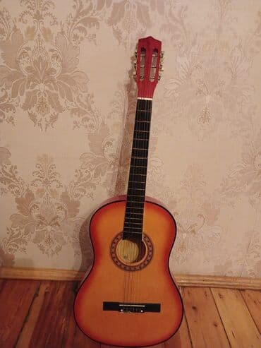 Gitaralar: Klassik akustik gitara - Korpus: tam ölçülü klassik gövdə, gün batımı — 1