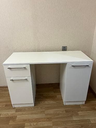 İşlənmiş, Manikür üçün masa, Güzgüsüz lalafo.az -da İşlənmiş, Manikür üçün masa, Güzgüsüz