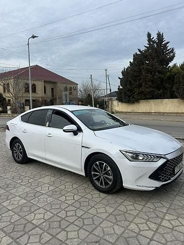 multi rullar: BYD Qin Plus: 1.5 l | 2024 il 62000 km Sedan — 2