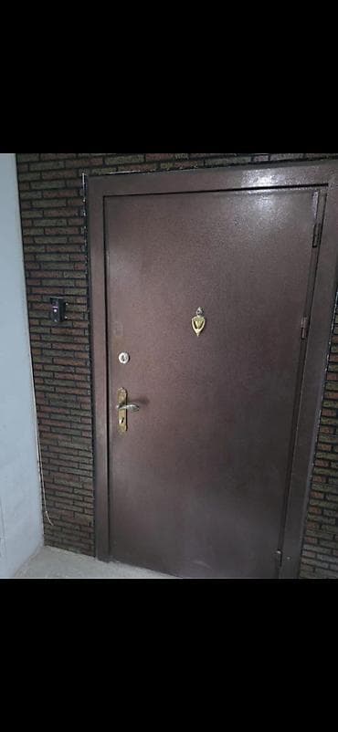 Seyf qapi satilir 145azn.Olcu eni 1 metr hun 2.10.Agir kefiyyetli