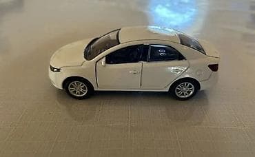 taxta oyuncaqlar: Ağ rəngli die-cast sedan oyuncaq avtomobil modeli - Material — 4