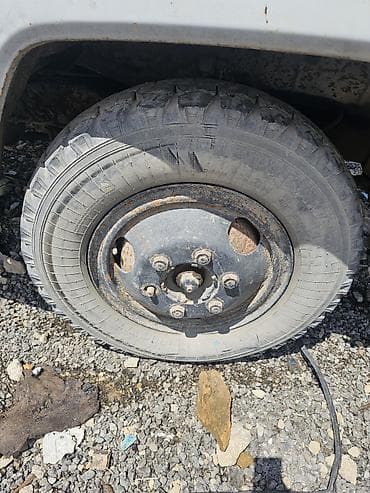 rolik 4 teker: Yük maşını üçün şinlər və disklər
Gaz 53 tekerleri — 2