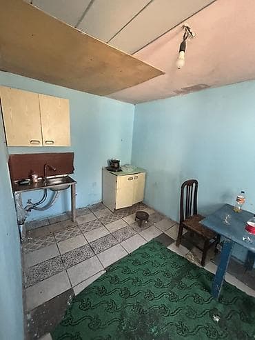 bina az torpaq: Həyətyanı sahədə yerləşən tikili kompleksi təqdim olunur. Ərazidə bir — 7