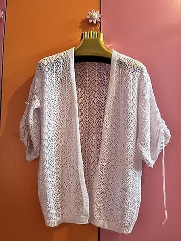 Açıq ağ rəngli, krujeva naxışlı trikotaj kardiqan. - Model: açıq önlü