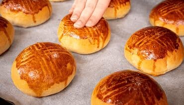 kişmişli bulka: Şirniyyat sifarişi qəbul olunur. Qiymət say və ölçü razılaşma ilədir — 6