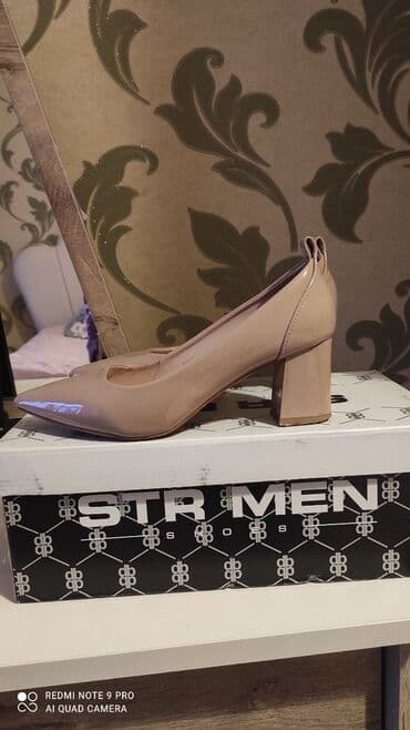 ağ ayaqqabı: Qadın ayaqqabıları – 2 model 1) Bej rəngli, parlaq laklı klassik — 2