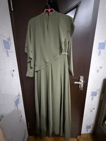 шифоновая длинное платье: Zeytun-yaşıl rəngdə uzun ziyafət donu. - Model: asimmetrik qatlı — 1