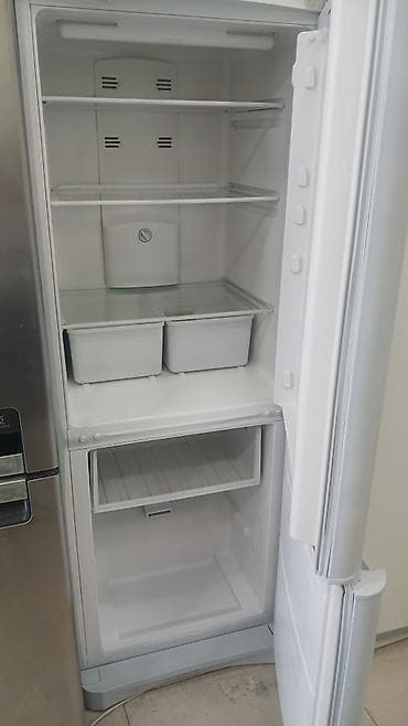 Elektronika: Xarab 2 qapılı Indesit Soyuducu Satılır, rəng - Ağ, Təkərli — 2